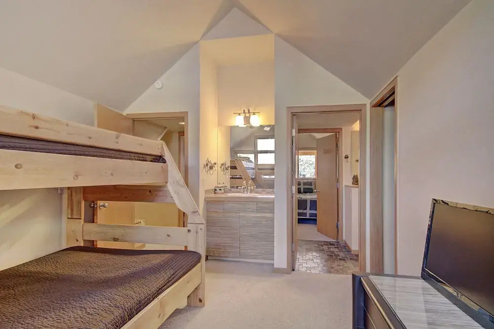 1926 Soda Springs Ii 3 Bedroom Townhouse by RedAwning