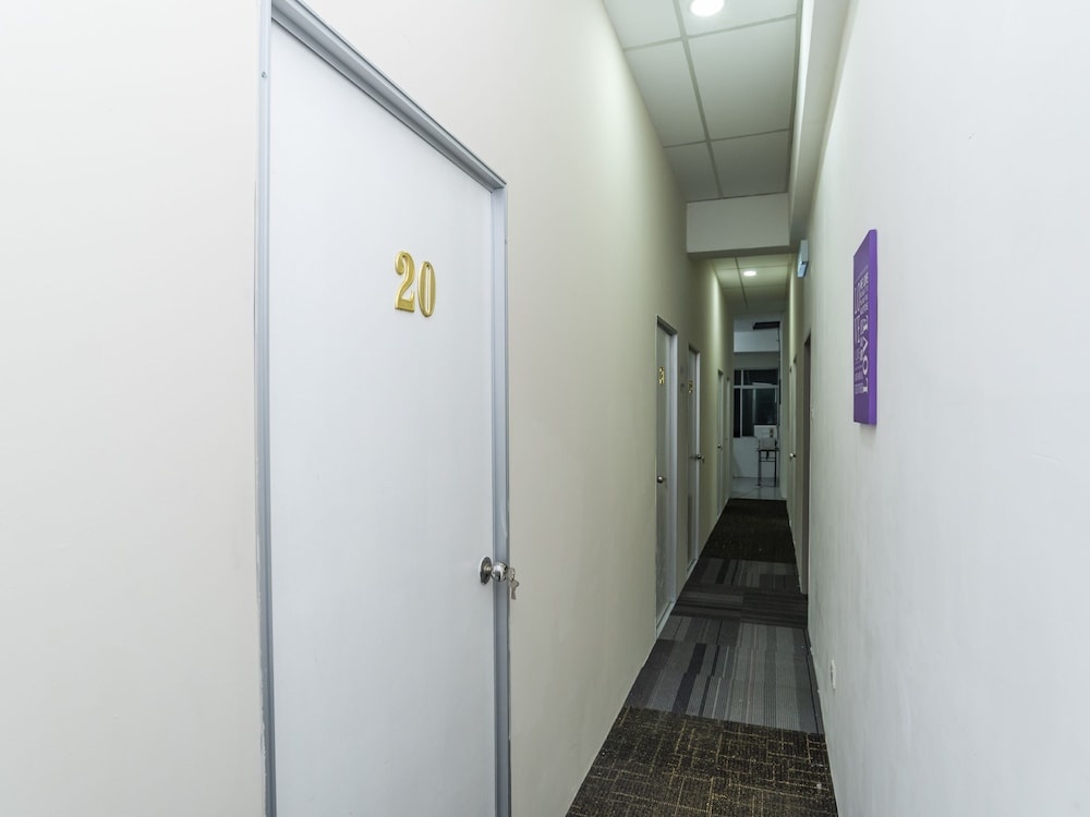 SPOT ON 89757 The Rooms JB