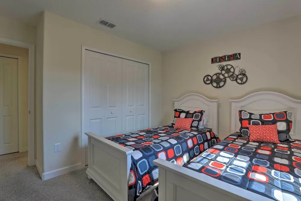 Walk to Pool, 12 Mi to Disney: Solterra Retreat!