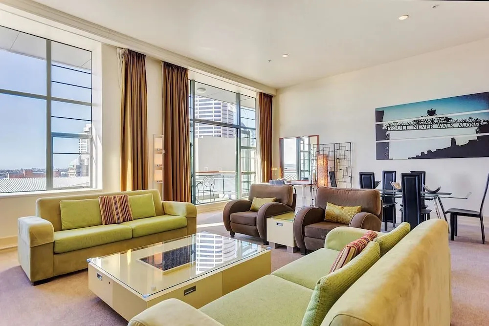 QV Large Penthouse Apartment - 510