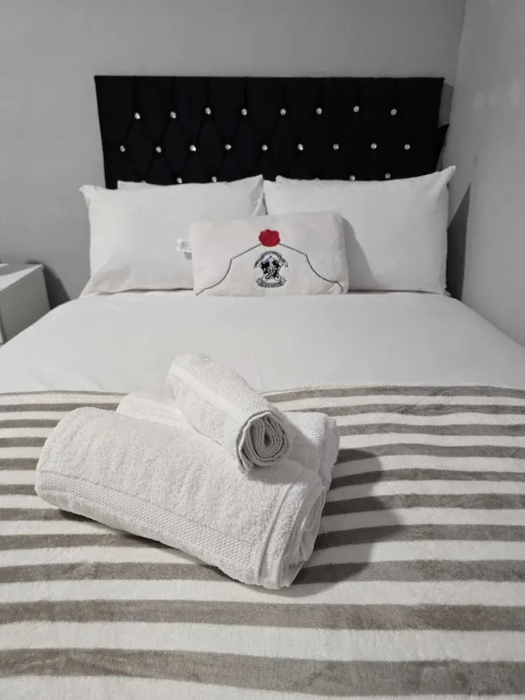 Heathrow roomzzzz BnB