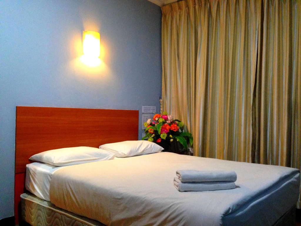 Switz Paradise Hotel - 5 minute walk to Centre Point and 10 minute walk to waterfront-