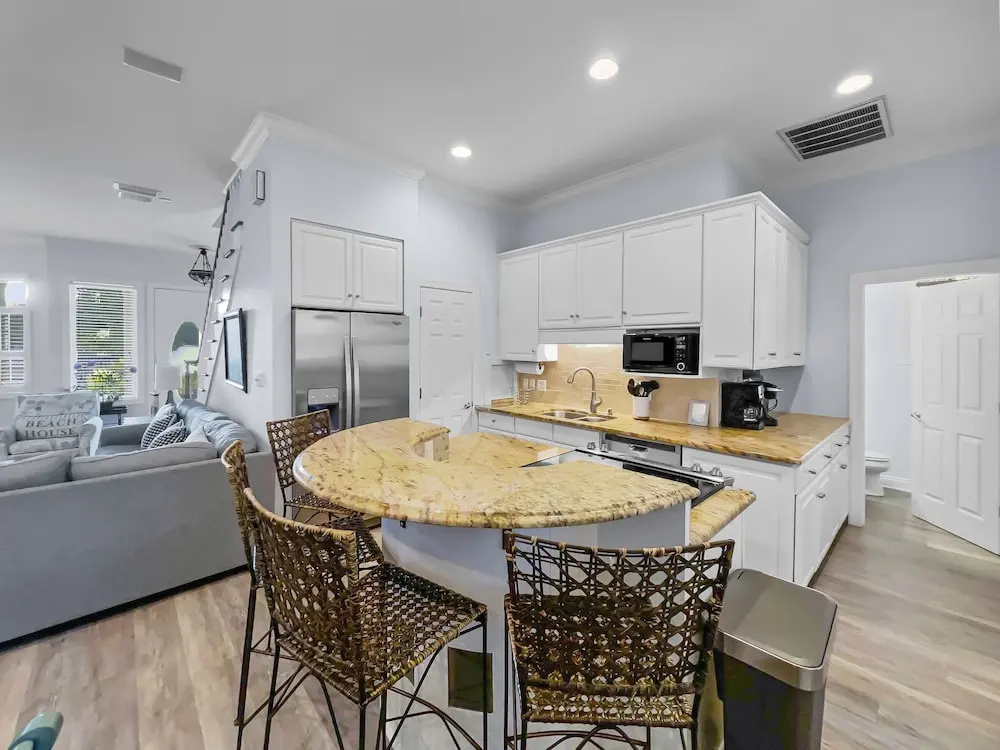 Key Lime Pie 6 Bedroom Home by RedAwning
