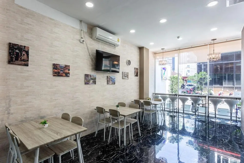 77 Bangla Hotel