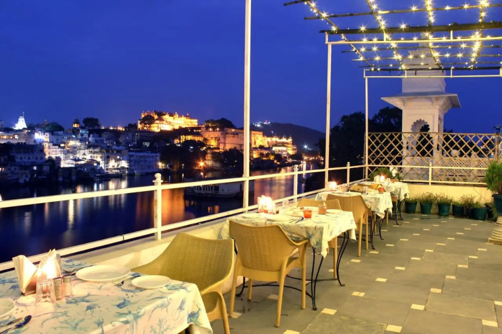 Sarovar - Lake Facing Boutique Hotel On Lake Pichola
