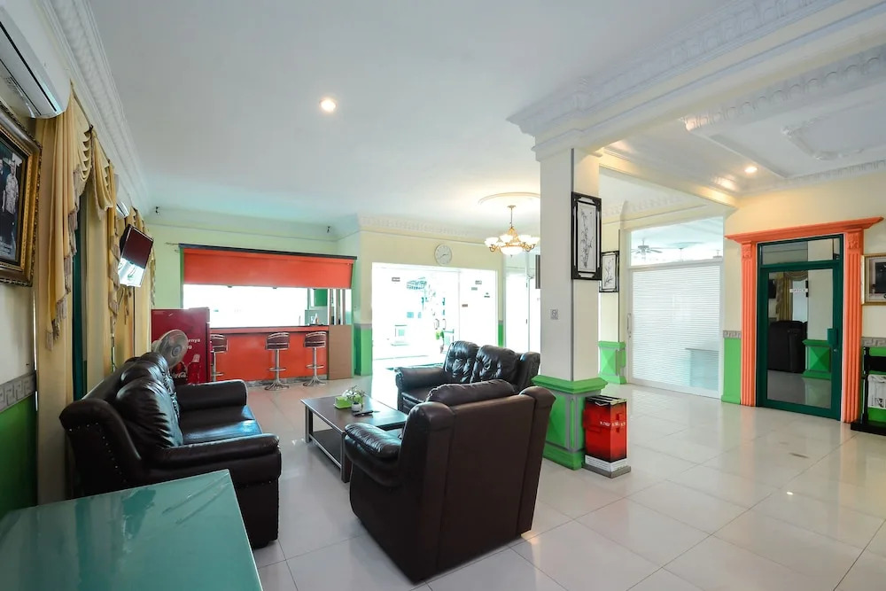 Airy Alun Alun Kejaksan Veteran 32 Cirebon