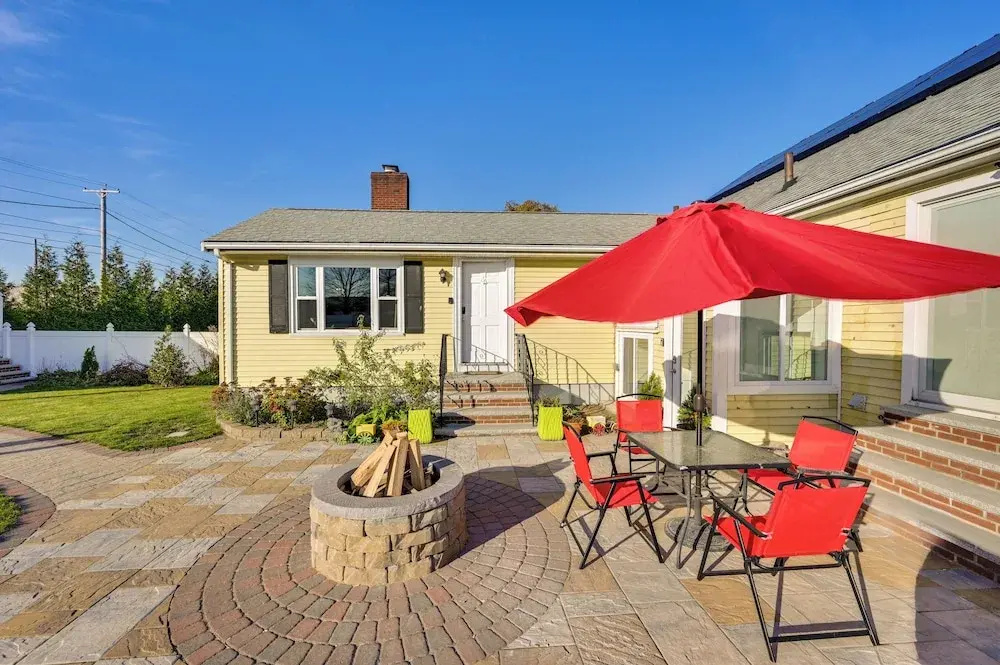 1 Mi to Downtown Salem: Studio w/ Fire Pit Access