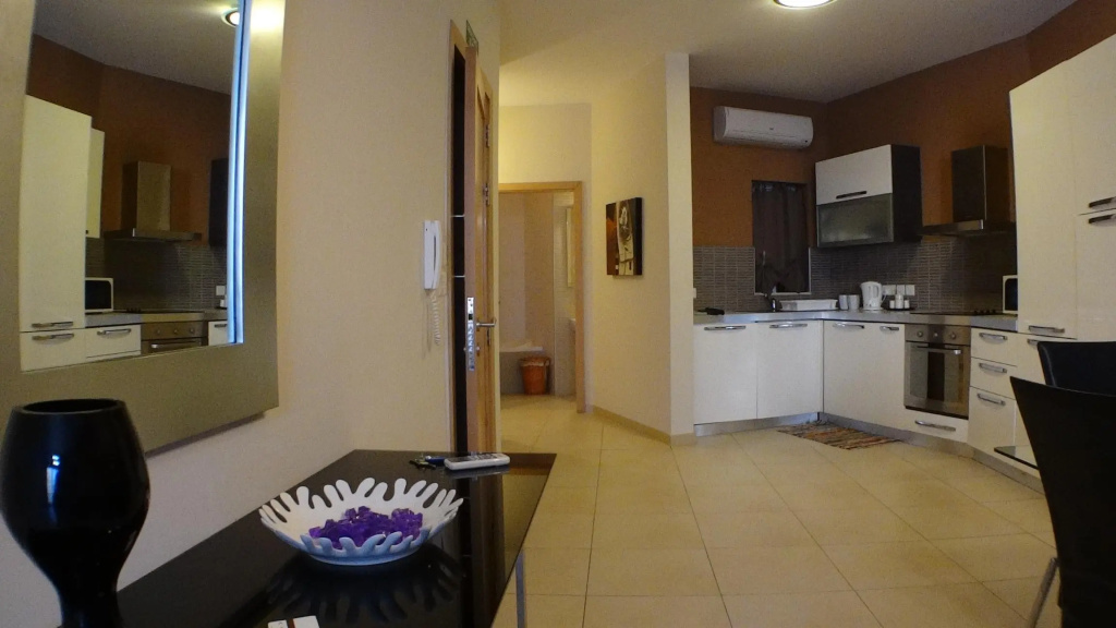 Eri Apartments E378