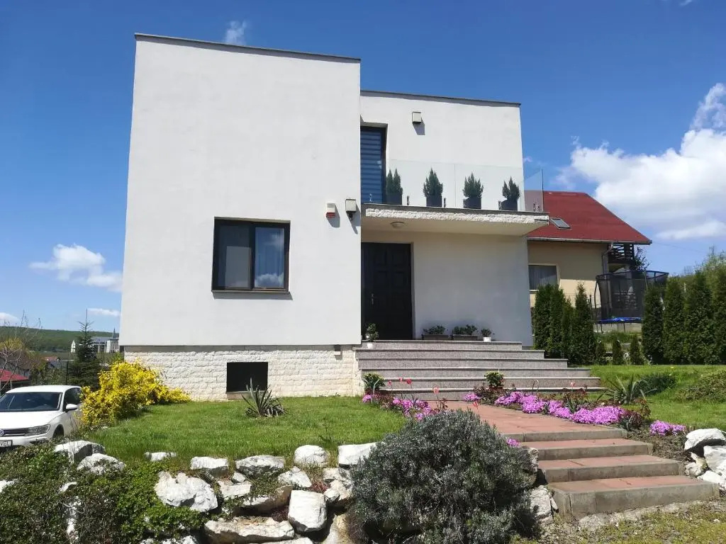 Casa moderna cu 4 dormitoare