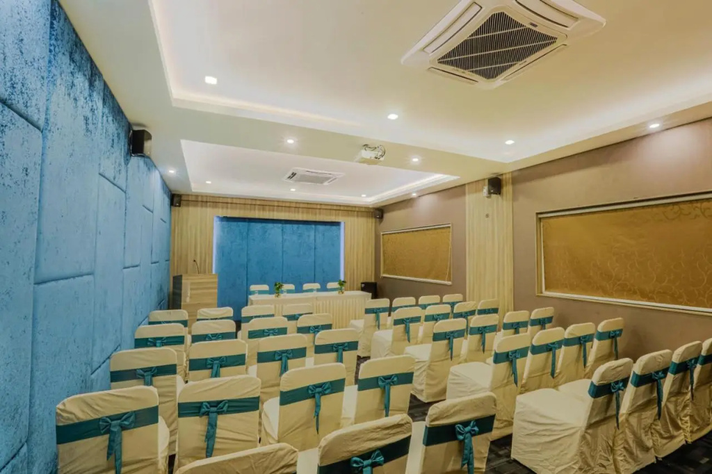 Floressa Randa Business Hotel