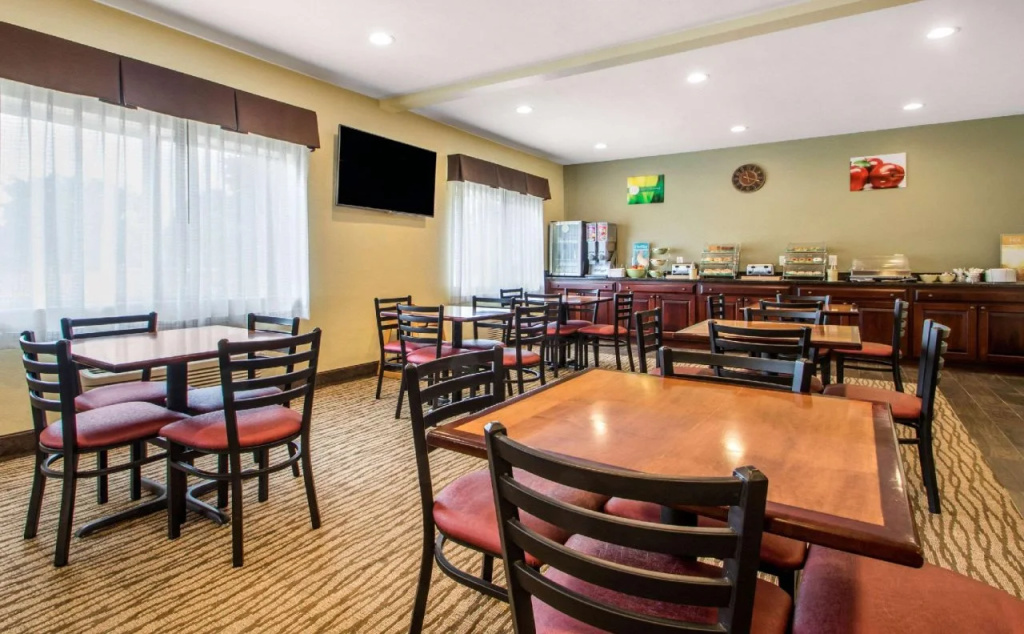 Quality Inn & Suites Wisconsin Dells Downtown - Waterparks Area Newly renovated 2026