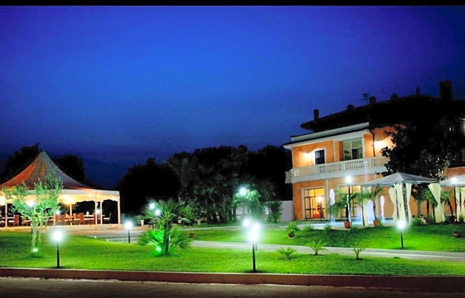 Ascot Holiday Home