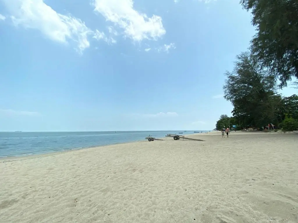 By The Sea@ Cozy Beachfront Home (Batu Ferringhi).