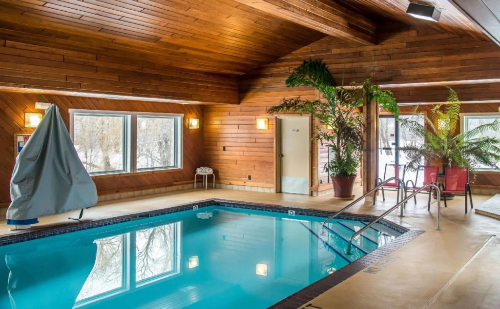 Coratel Inn and Suites By Jasper River Falls