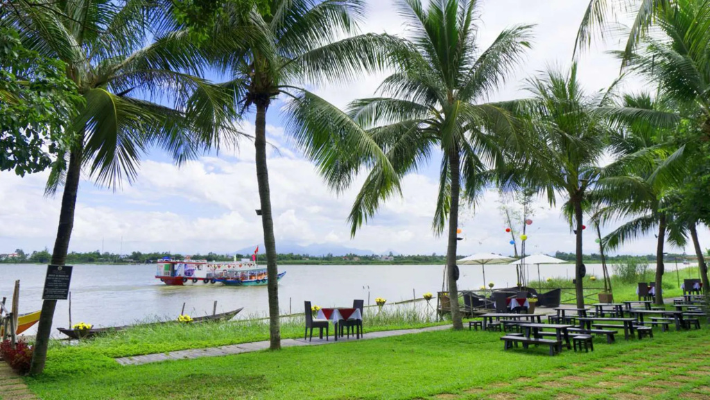 Vinh Hung Riverside Resort & Spa