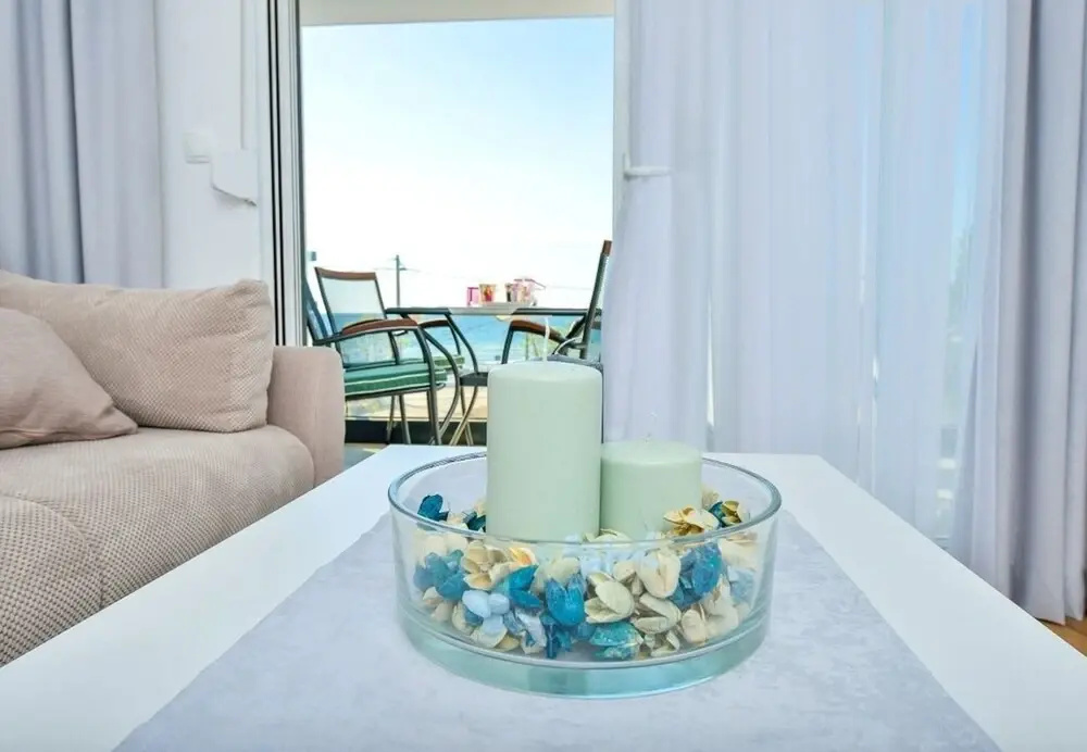 Sunny by the Sea - App3