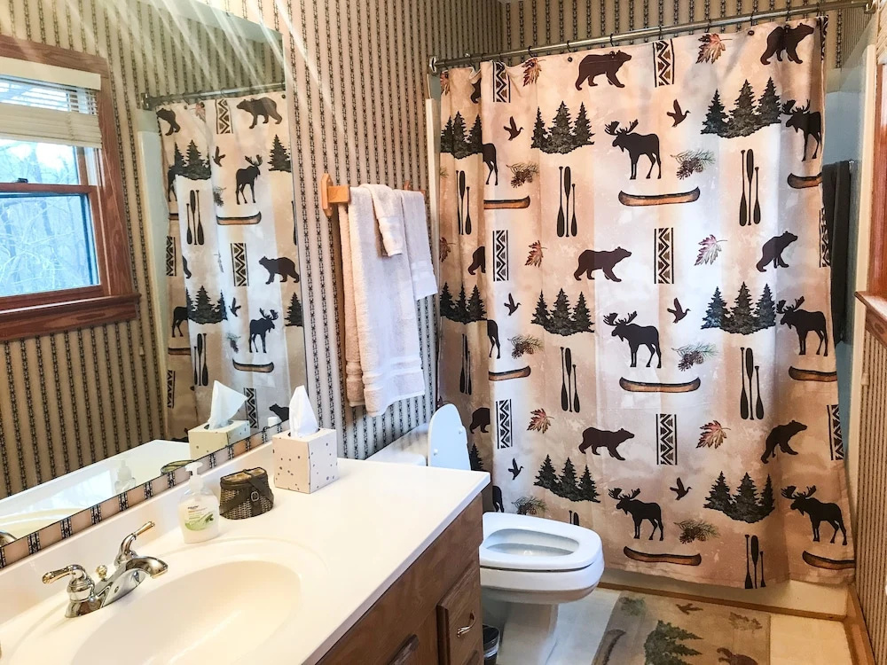 Mustang Haven-fireplace,spa Tub,hottub,pet-friendly 3 Bedroom Home