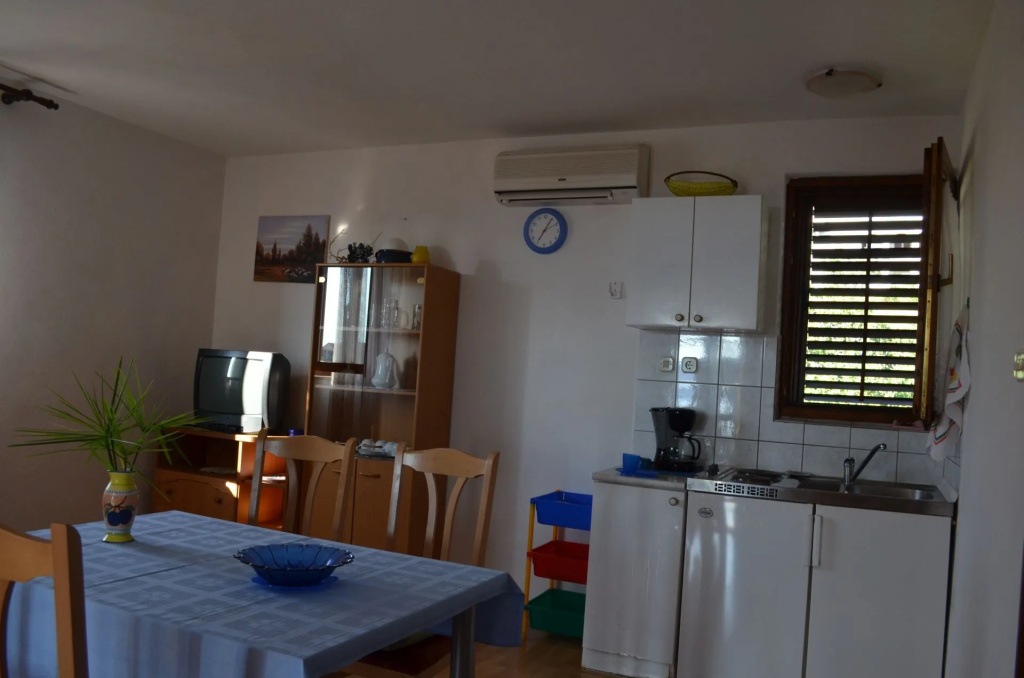 Apartment Jozo - 150m from pebble beach: A3 Gradac, Riviera Makarska