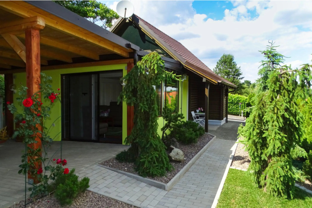 Ladybug House With Whirlpool - Happy Rentals