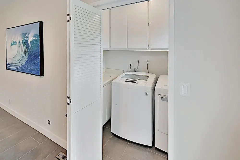 Ocean-View Hideaway W/ Lush Patio, Steps To Beach! Home
