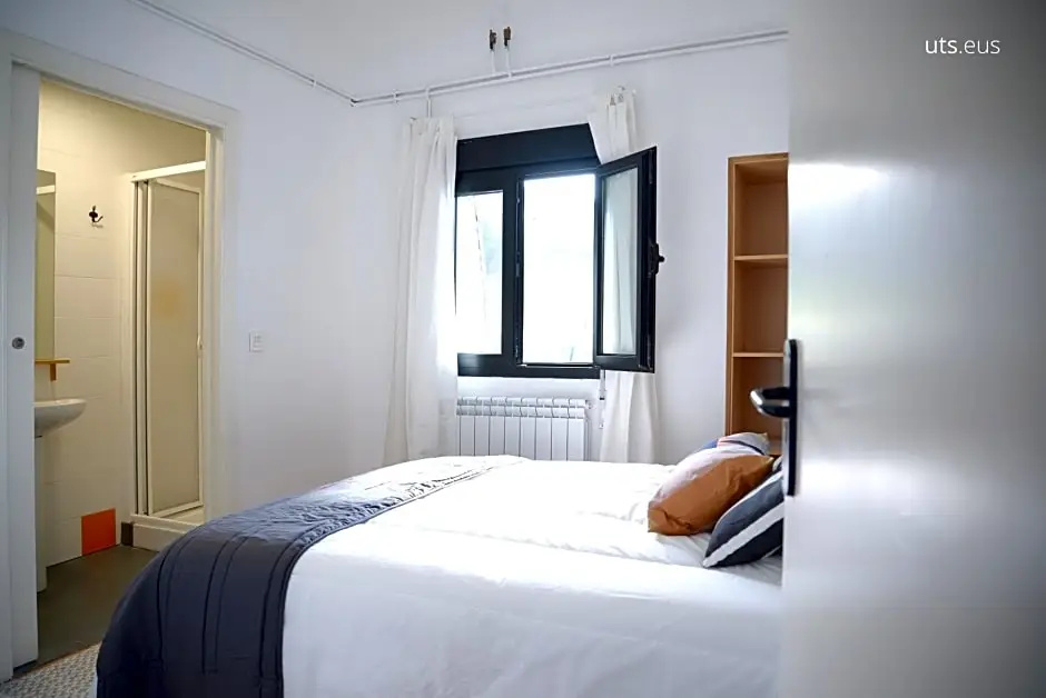 ABARAXKA HOSTEL Disfruta la Vía Verde del Urola hasta la Playa - Naturaleza Montañas y Riqueza Cultural