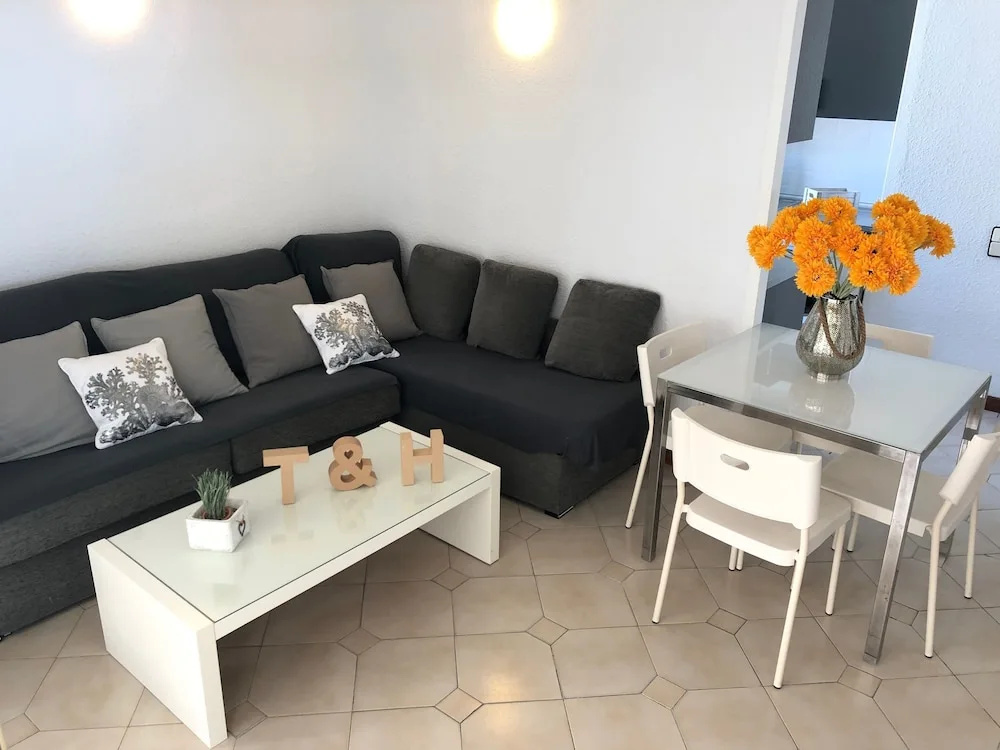 T&H Novelty 415 Family Apartment