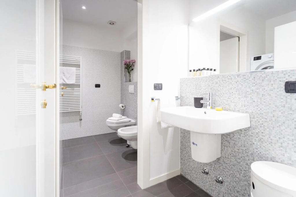 White Flat in Como City Center by Rent all Como
