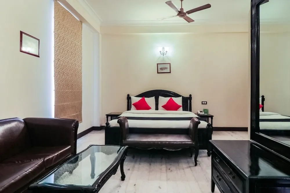 Capital O 353 Hotel Four Boutique