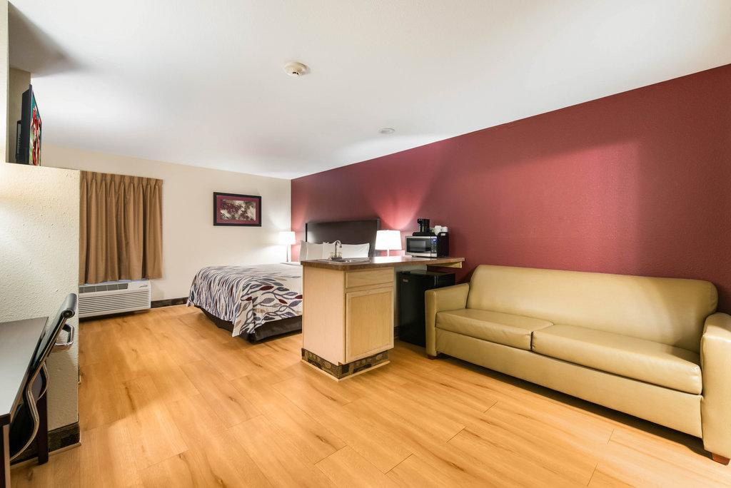 Econo Lodge Inn & Suites