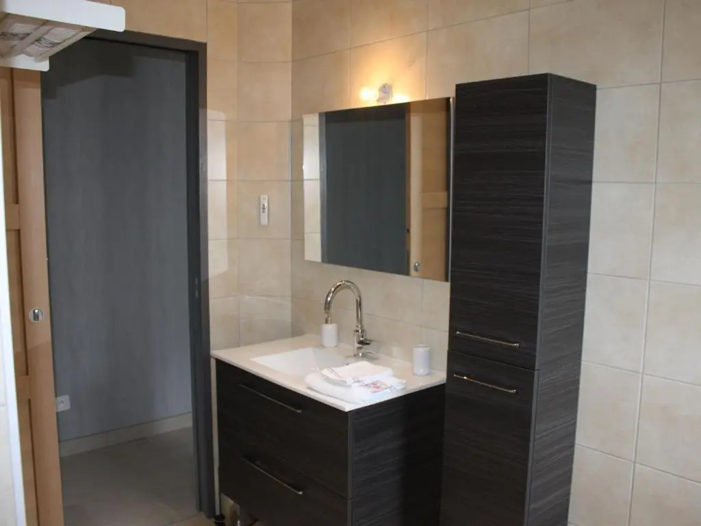 Gîte moderne avec accès indépendant, proche centre-ville et Thermes, terrasse et équipements inclus - FR-1-589-57