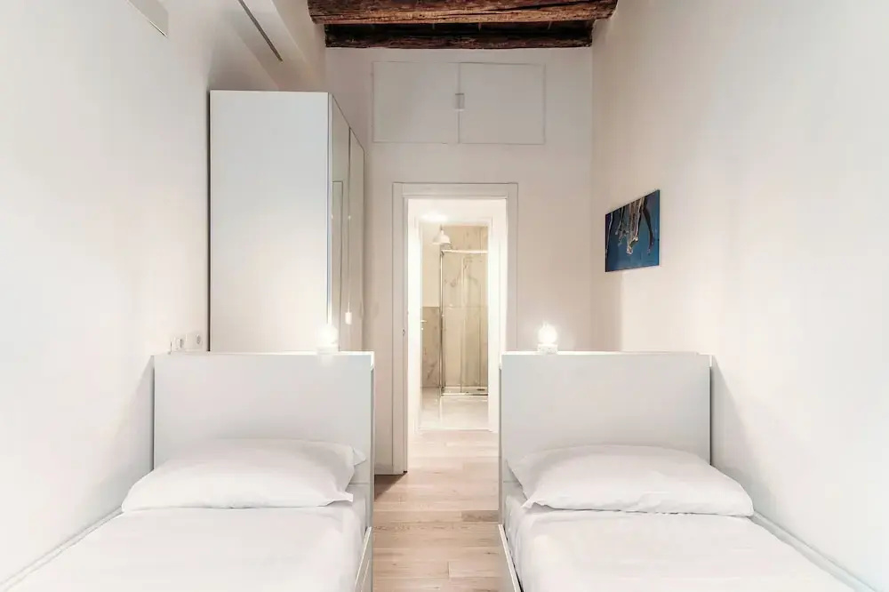 Pleasant Family Apt next to Lake Como