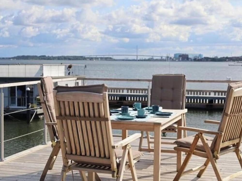 Houseboat Liliput Comfortable Holiday Residence