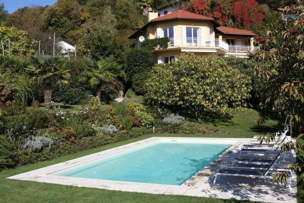 Stunning 4 bed Villa With Private Pool, Bbq, Wifi, Lake Views, Walking Distance to Restaurant