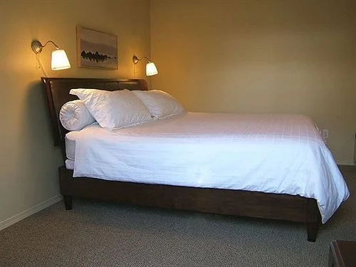 A Downtown Victoria Ocean View Bed and Breakfast