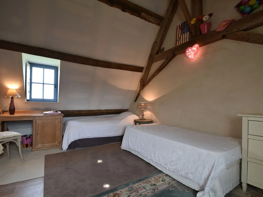 Authentic 17th Century Home With Vast Garden, 4km From the Beach