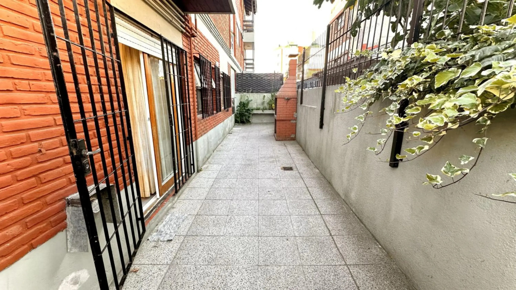 Cálido dpto de 2 ambientes con parrilla y cochera en zona residencial de Punta Mogotes
