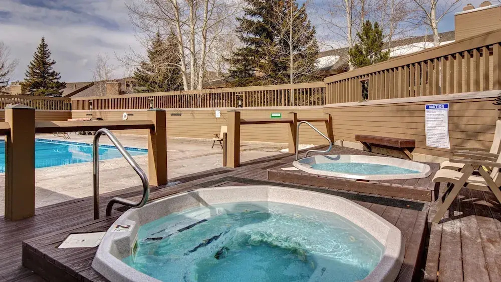 1687 Lakeside 3 Bedroom Home by RedAwning