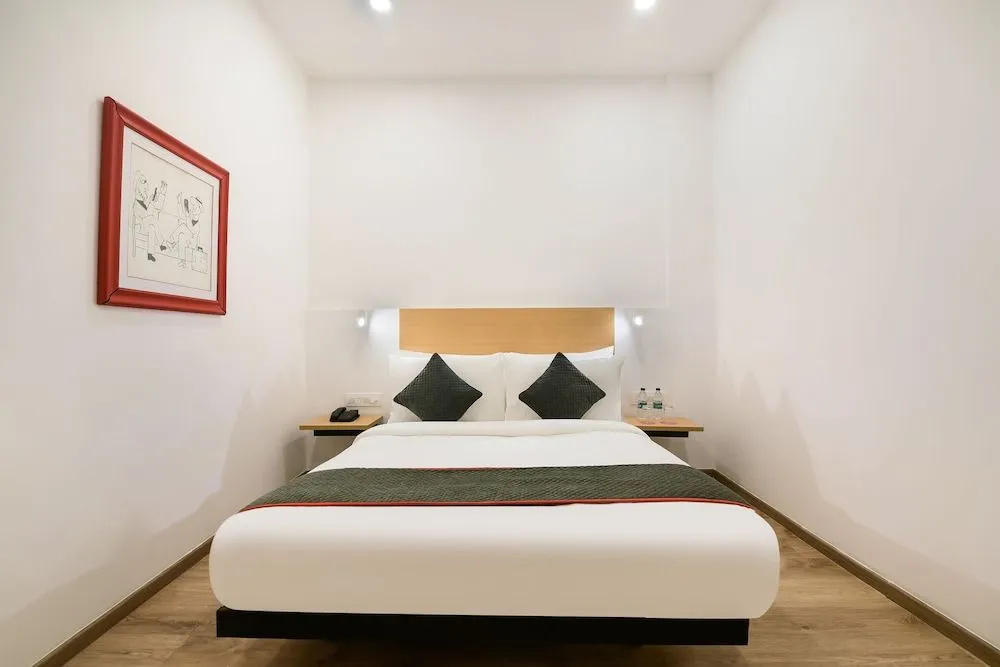 Super Townhouse The Awadh Airport