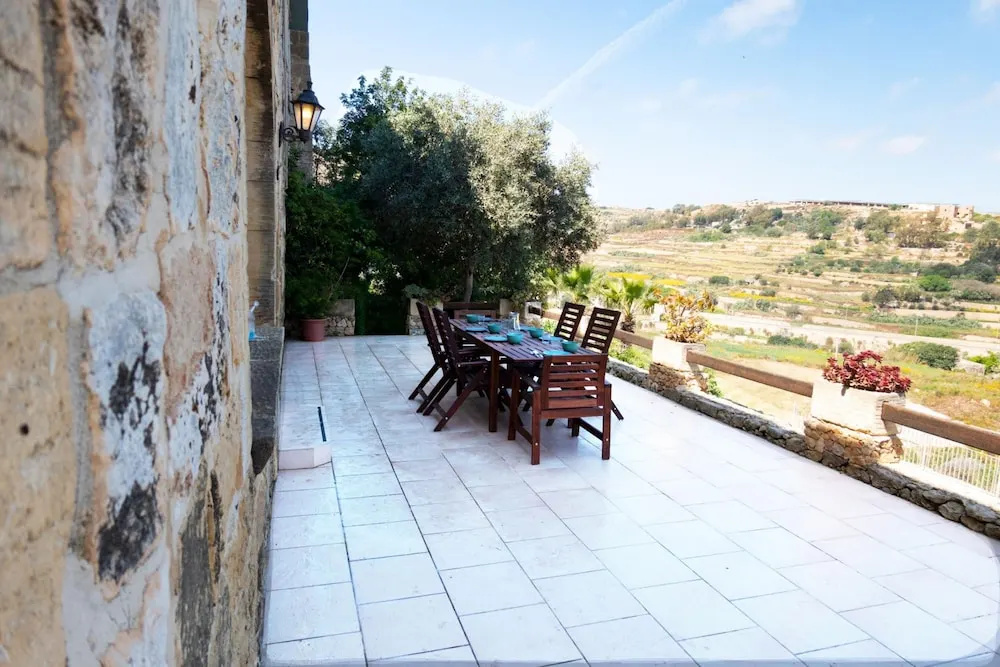 Villeleynah Amazing Gozitan Villa Pool - Happy Rentals