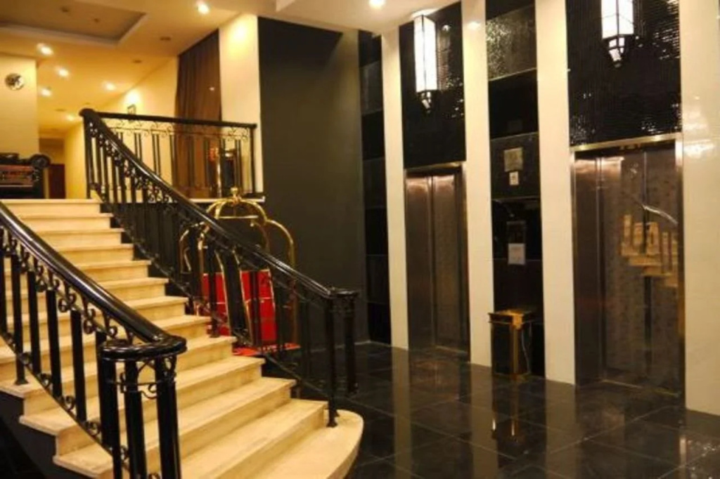 Elegance Bund Hotel
