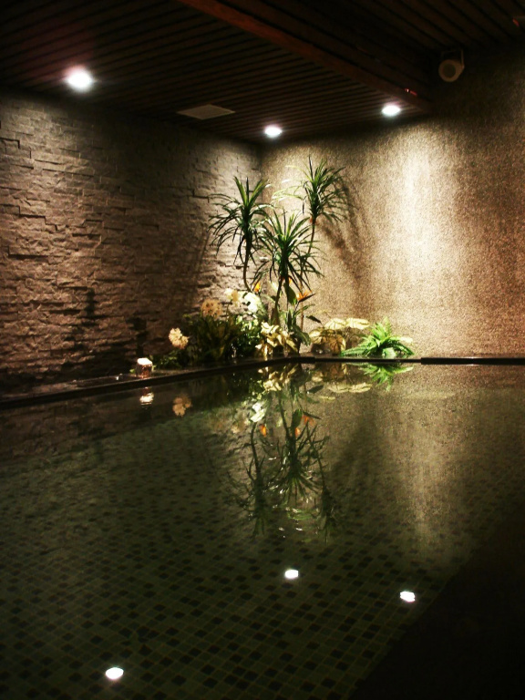 Lakeshore Hotel