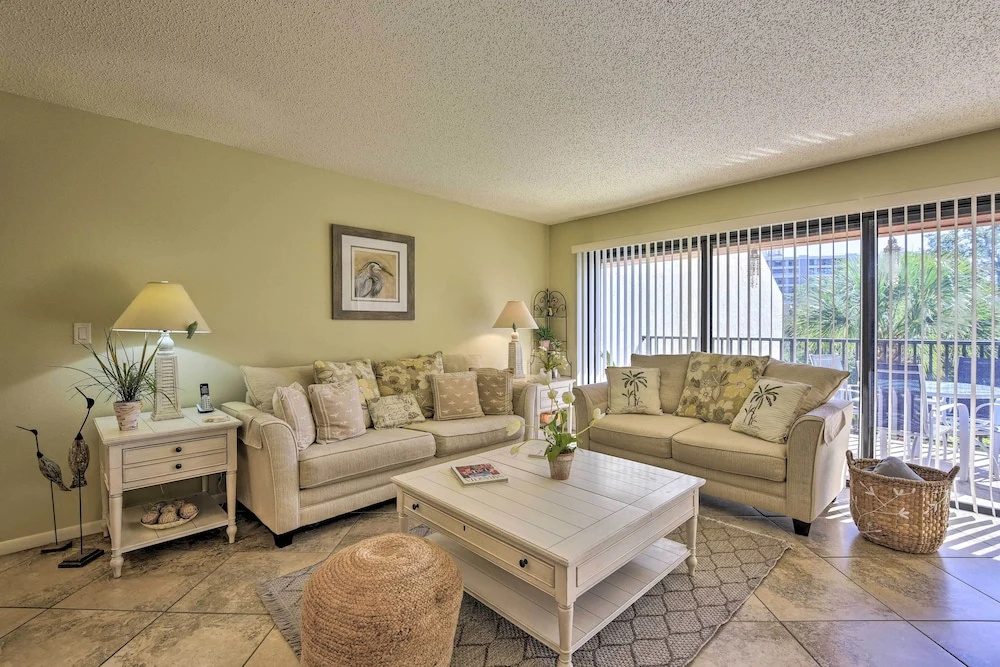 Siesta Key Condo: Resort Amenities, Walk to Beach!