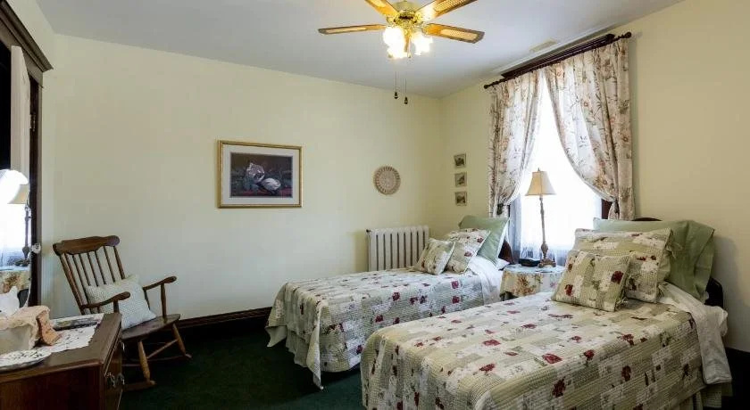 Green Woods Inn