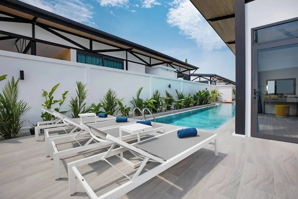 New 17m Eco Pool Villa Sunset Garden 12