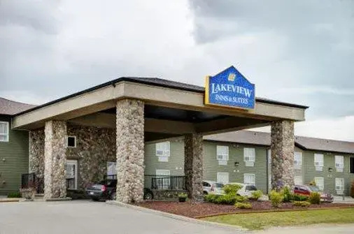 Lakeview Inn & Suites - Edson Airport West
