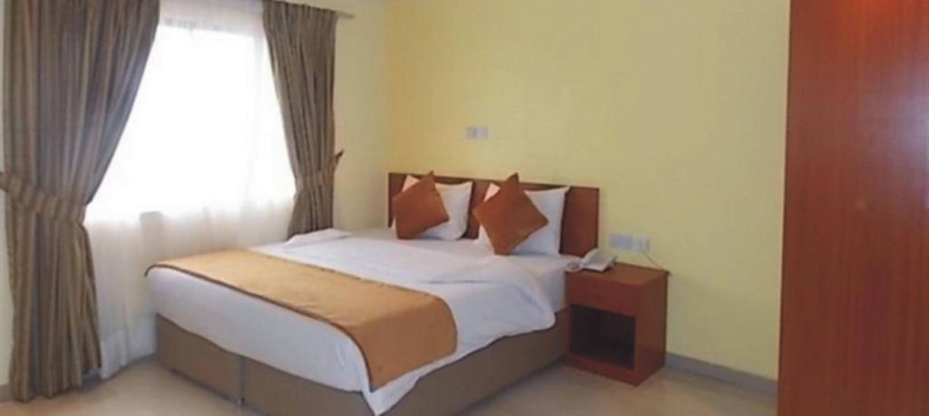 Crown Cottage Hotel