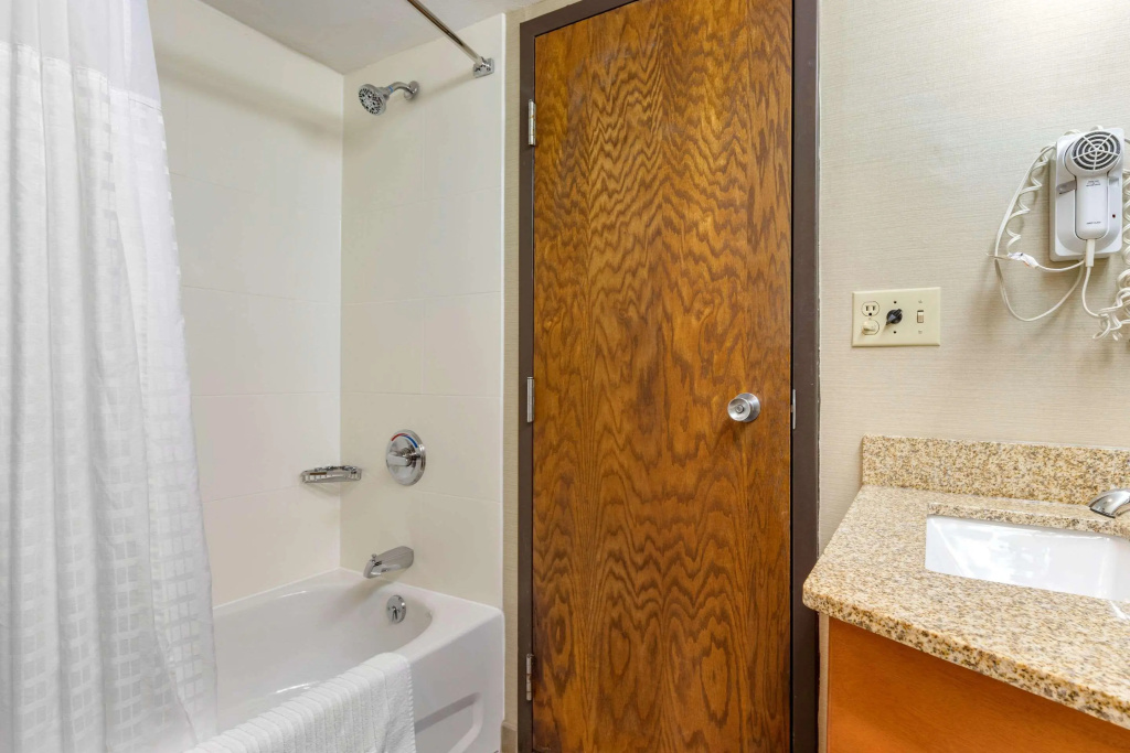 Comfort Inn & Suites near Danville Mall