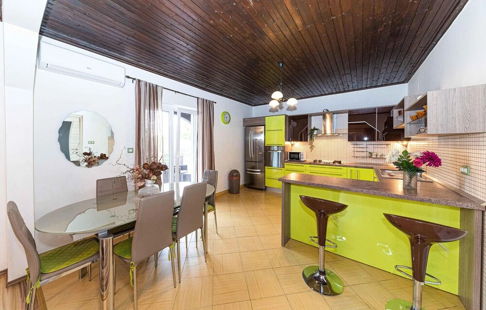 Nice Home in Okrug Gornji With 5 Bedrooms, Wifi and Outdoor Swimming Pool