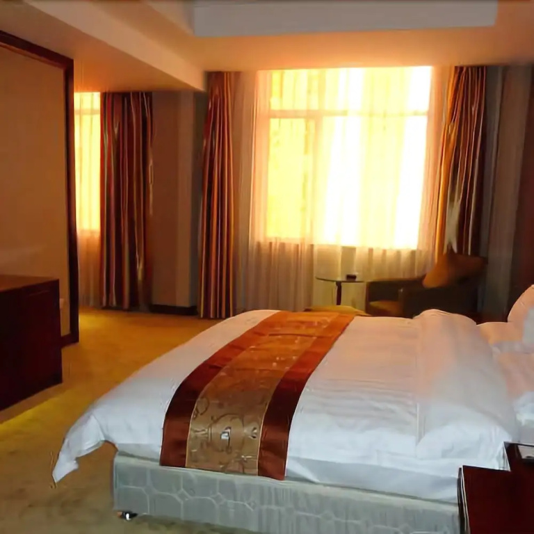 Phoenix Lake Hotel