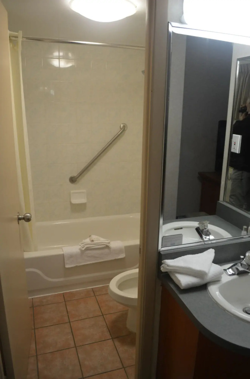 Travelodge by Wyndham Niagara Falls At the Falls